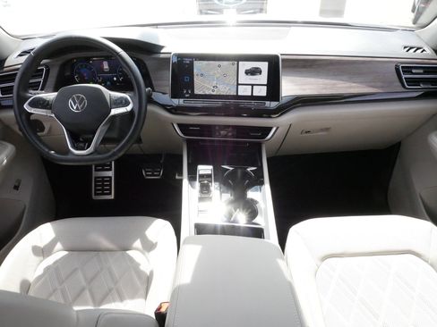 Certified 2025 Volkswagen Atlas SEL Premium R-Line AWD/4WD image 10