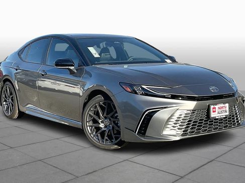 Used 2025 Toyota Camry XSE FWD image 2