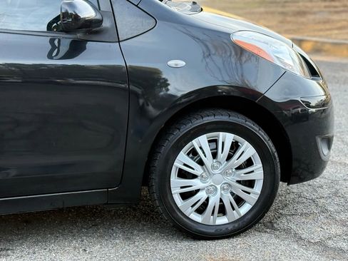 Used 2011 Toyota Yaris 2-Door Hatchback image 11