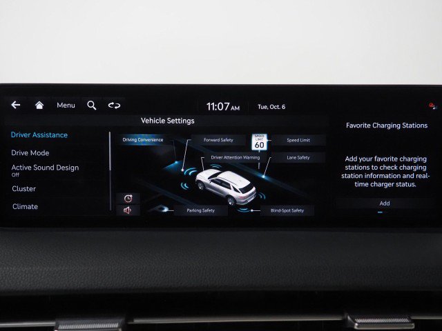 Used 2025 Genesis Electrified GV70 AWD Advance image 40