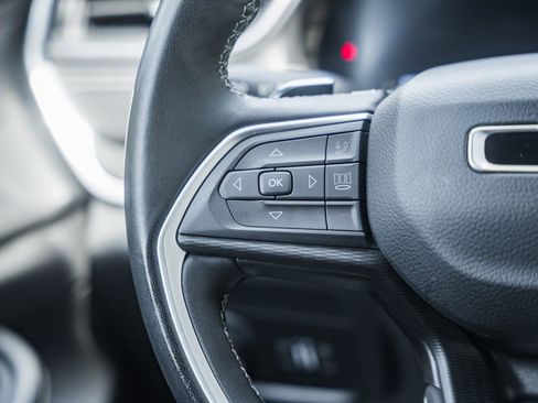 Used 2024 Jeep Grand Cherokee Altitude image 28