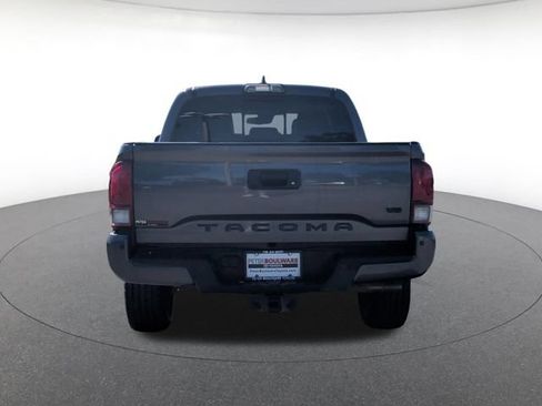 Used 2018 Toyota Tacoma TRD Off-Road AWD/4WD image 4