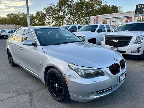 Used 2009 BMW 528i xDrive Sedan AWD/4WD image 3