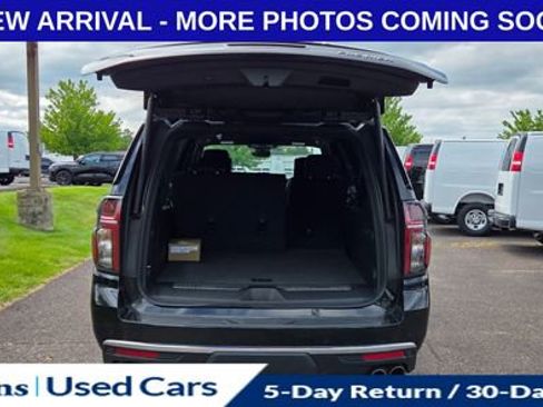 Used 2024 Chevrolet Suburban Premier w/ Advanced Technology Package AWD/4WD image 8