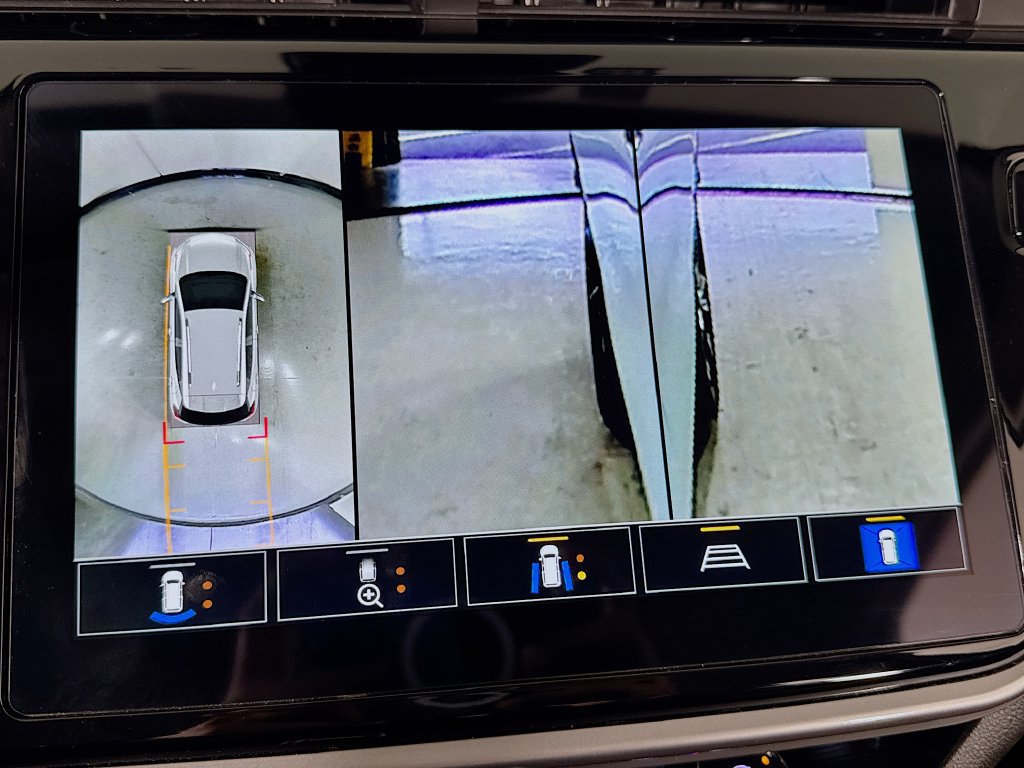 Used 2023 Chevrolet Bolt EUV Premier w/ Sun & Sound Package FWD image 39
