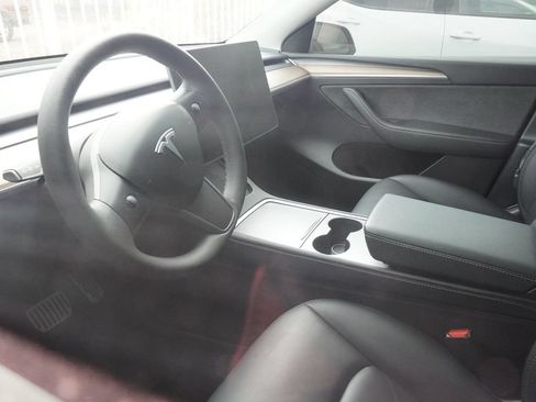 Used 2024 Tesla Model Y Long Range AWD/4WD image 10