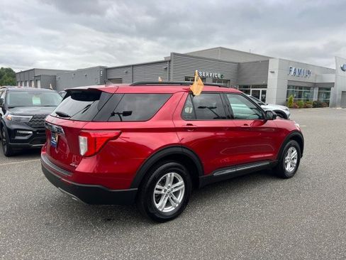 Certified 2022 Ford Explorer XLT w/ Equipment Group 202A image 5