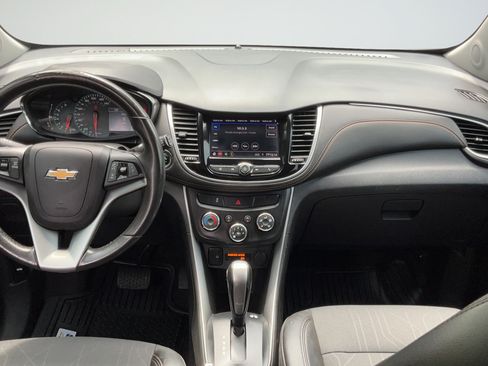 Certified 2022 Chevrolet Trax LT w/ Sport Edition FWD image 12