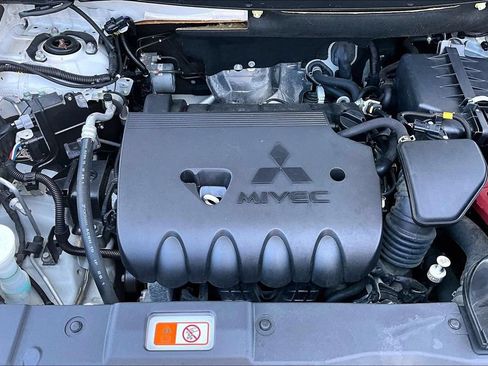 Used 2020 Mitsubishi Outlander SE AWD/4WD image 32