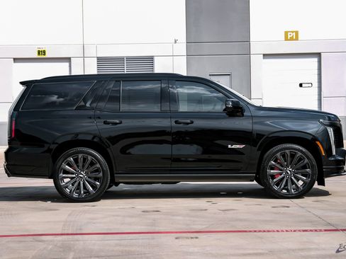 Used 2026 Cadillac Escalade V w/ LPO, Floor Liner Package image 17