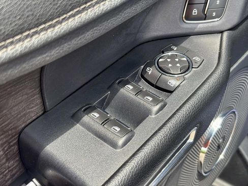 Used 2018 Ford Expedition Max Limited RWD image 24
