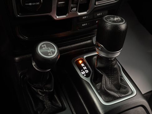 Used 2018 Jeep Wrangler Unlimited Sport S image 27