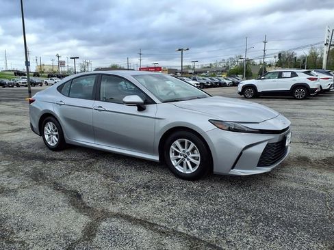 Used 2025 Toyota Camry LE FWD image 8