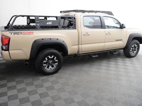 Used 2019 Toyota Tacoma TRD Off-Road w/ Technology Package AWD/4WD image 4
