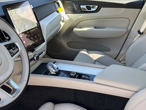 New 2026 Volvo XC60 B5 Ultra w/ Climate Package image 19