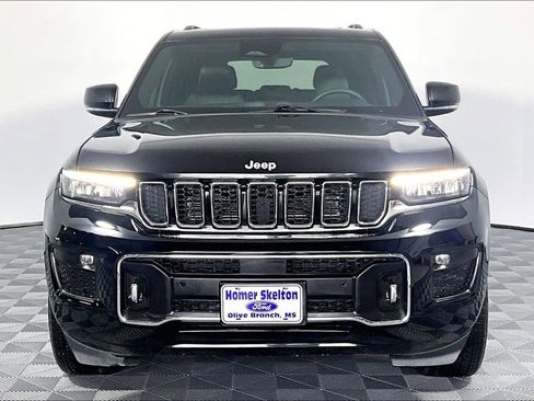 Used 2024 Jeep Grand Cherokee Overland AWD/4WD image 3