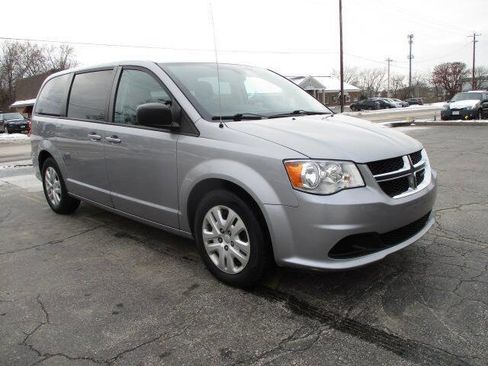 Used 2018 Dodge Grand Caravan SE w/ UConnect Hands-Free Group image 8