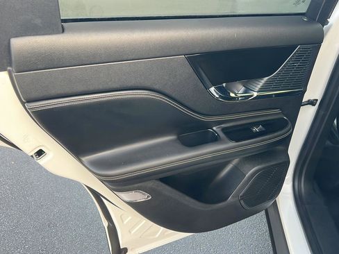 Used 2021 Lincoln Corsair AWD w/ Premium Package image 18