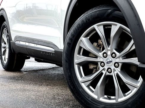 Used 2022 Ford Explorer XLT w/ Equipment Group 202A image 2