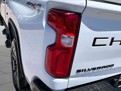 Used 2021 Chevrolet Silverado 2500 Custom w/ Custom Value Package AWD/4WD image 28