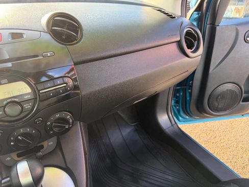 Used 2012 MAZDA MAZDA2 Sport image 22