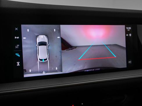 Used 2025 Porsche Cayenne image 32