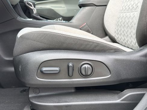Used 2023 Chevrolet Equinox LS FWD image 21