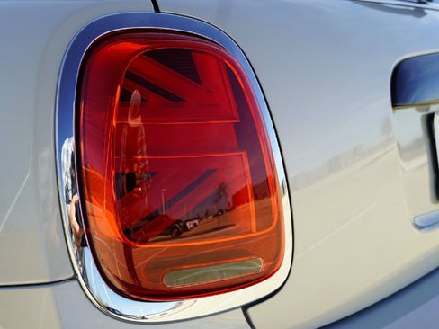 Used 2023 MINI Cooper 2-Door Hardtop image 8