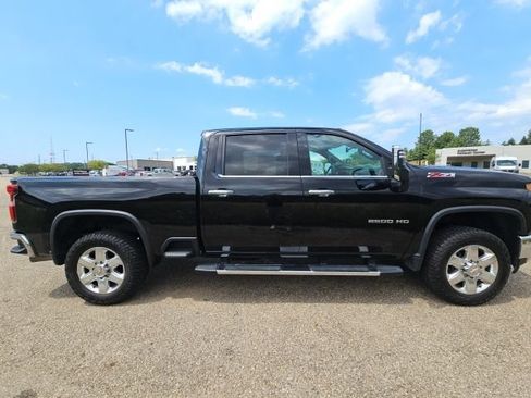 Used 2022 Chevrolet Silverado 2500 LTZ w/ LTZ Convenience Package AWD/4WD image 2
