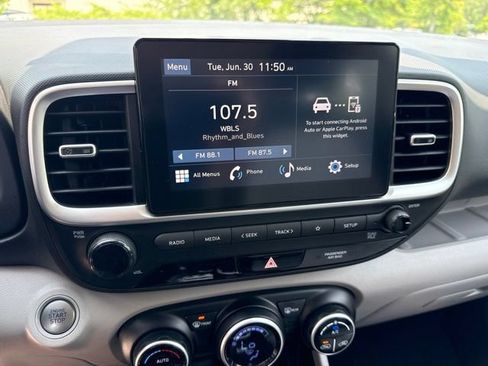 Used 2024 Hyundai Venue SEL FWD image 6