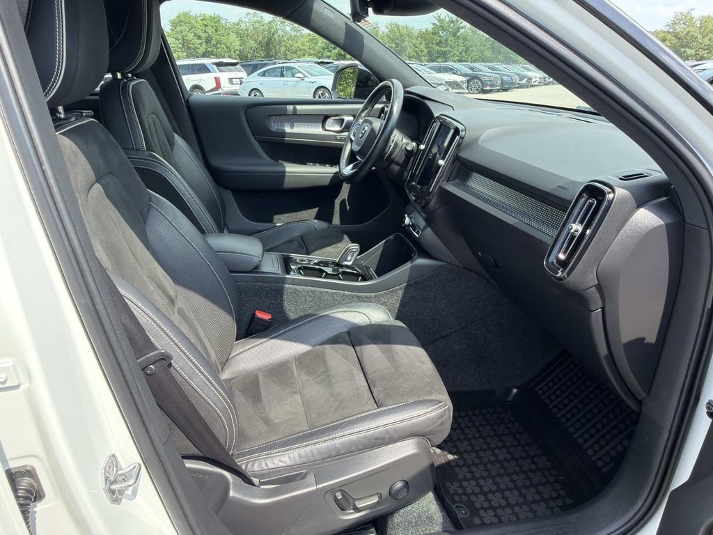 Used 2020 Volvo XC40 T5 R-Design w/ Protection Package Premier AWD/4WD image 26