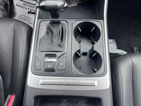 Certified 2025 Kia Carnival FWD image 17