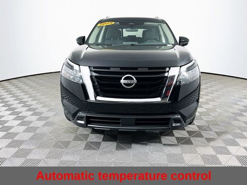 Certified 2025 Nissan Pathfinder SV image 5