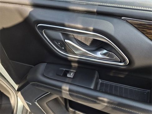 Used 2023 Chevrolet Suburban Premier image 17