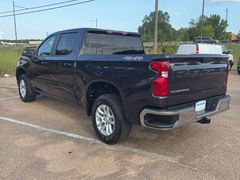 Used 2023 Chevrolet Silverado 1500 LT AWD/4WD image 4