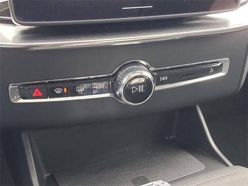 Certified 2025 Volvo XC90 B6 Plus image 24