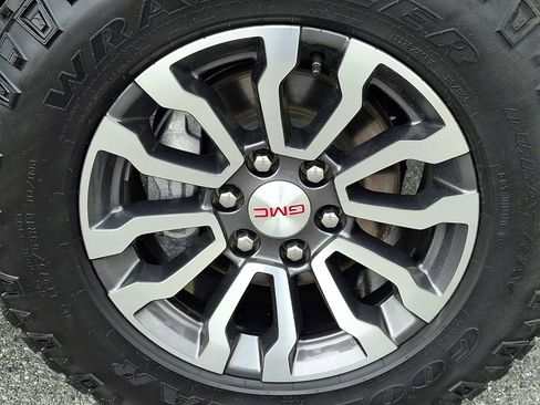 Certified 2023 GMC Sierra 1500 AT4 w/ AT4 Premium Package AWD/4WD image 8
