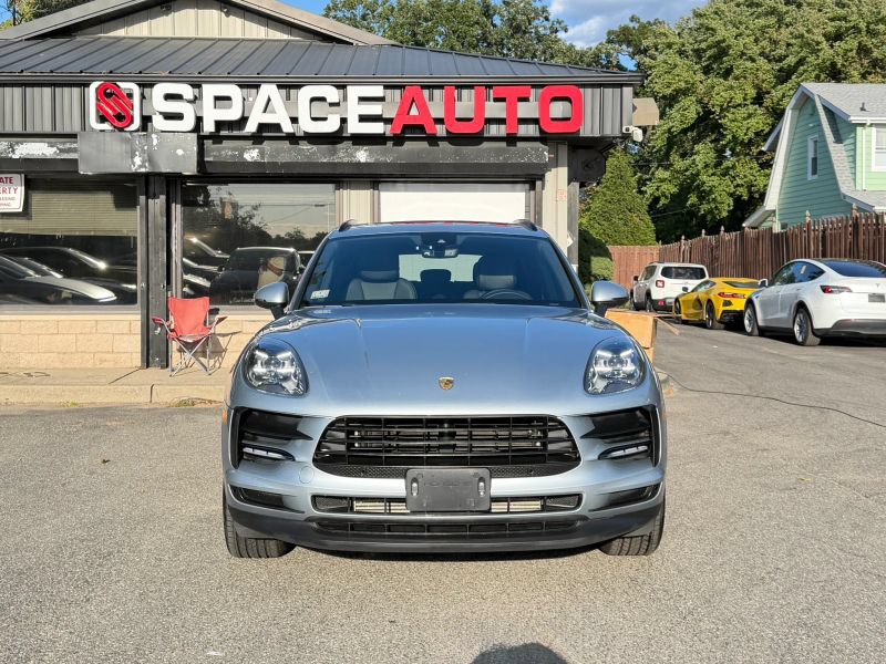 Used 2020 Porsche Macan AWD/4WD image 2