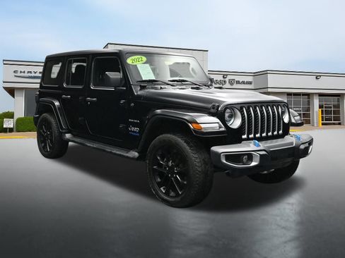 Used 2022 Jeep Wrangler Unlimited Sahara w/ Cold Weather Group AWD/4WD image 7