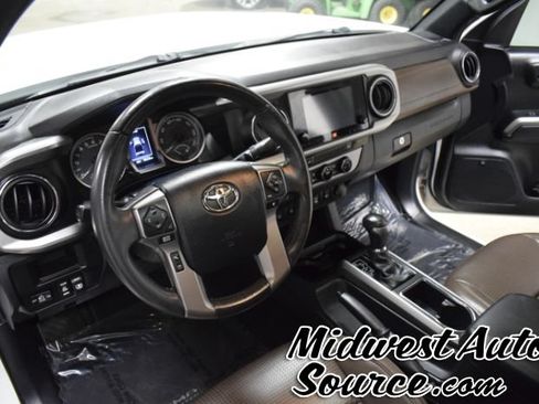 Used 2017 Toyota Tacoma Limited w/ Tow Package AWD/4WD image 13