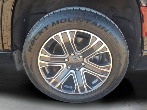 Used 2024 Jeep Wagoneer L Series II image 27