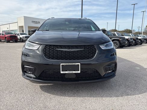 New 2026 Chrysler Pacifica Select w/ S Appearance Package FWD image 8