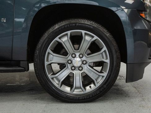 Used 2019 Chevrolet Suburban LT image 9
