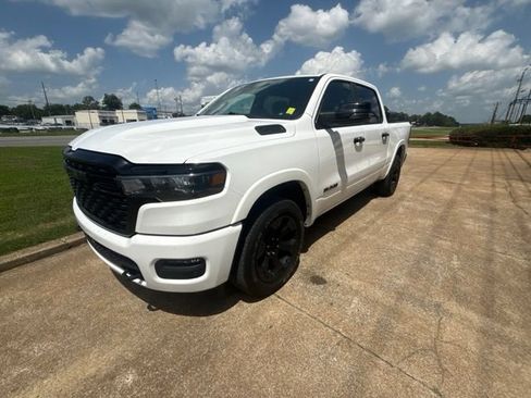 Used 2025 RAM 1500 Big Horn AWD/4WD image 4