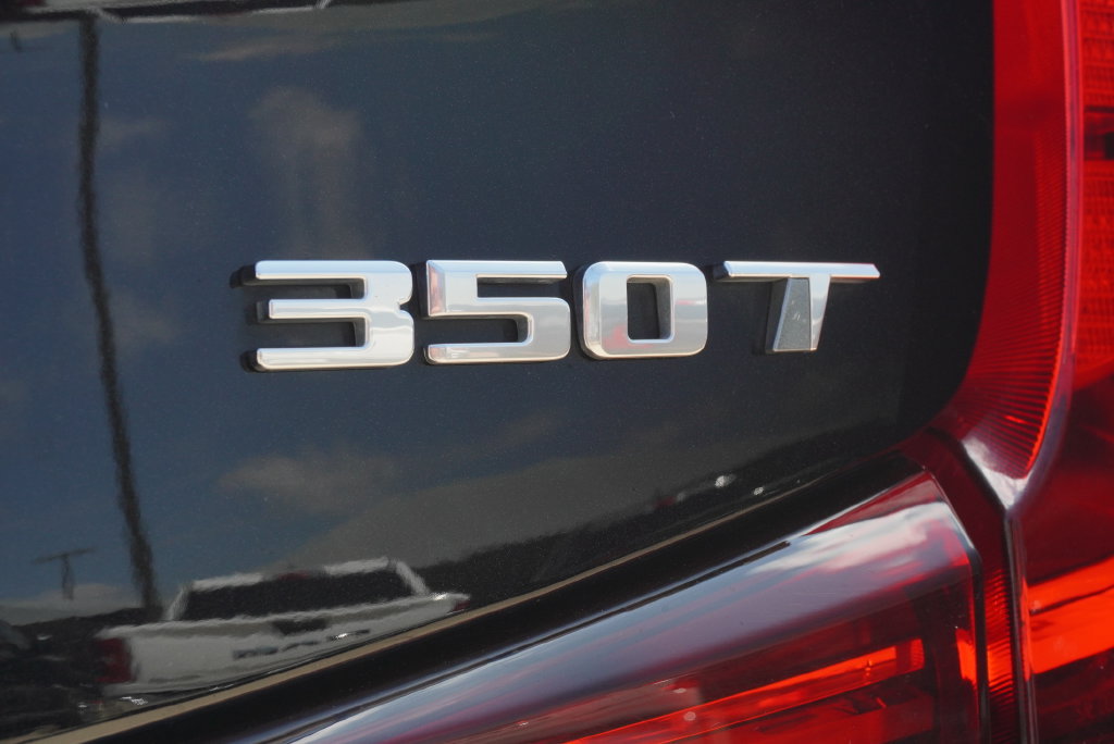 Used 2023 Cadillac XT4 Luxury w/ Cold Weather Package FWD image 9