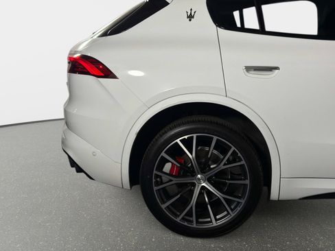 Used 2023 Maserati Grecale Modena AWD/4WD image 18