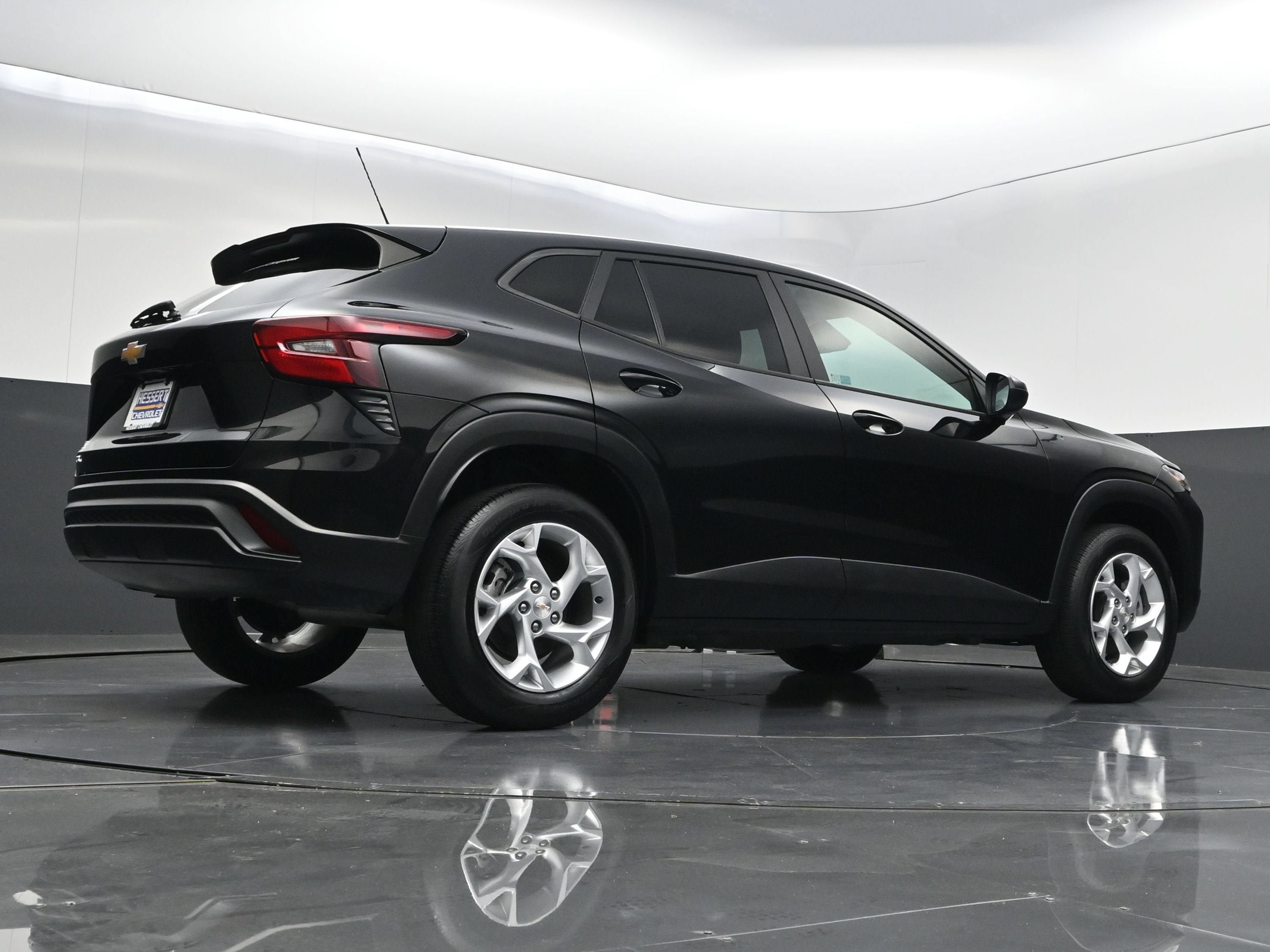 Certified 2025 Chevrolet Trax LS w/ LS Convenience Package FWD image 35