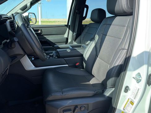 Used 2025 Toyota Tundra Limited AWD/4WD image 12