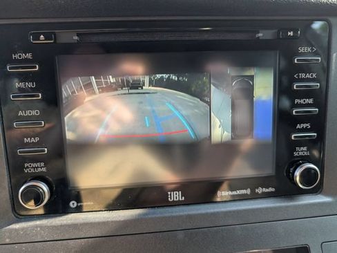 Used 2018 Toyota Sienna Limited Premium FWD image 18