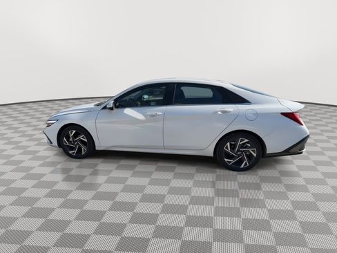 Certified 2024 Hyundai Elantra SEL w/ Convenience Package image 5